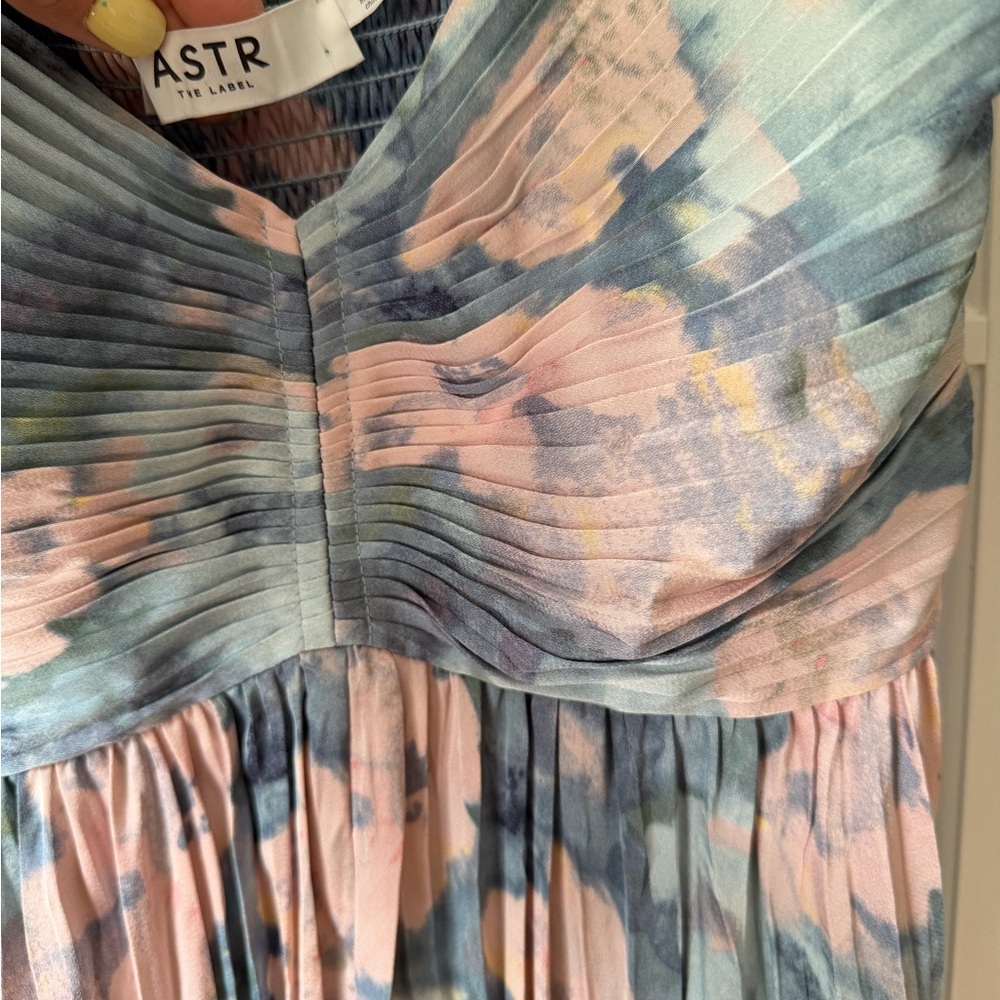 Astr Pleated Floral Midi Dress in Blue & Pink - Picture 5 of 6